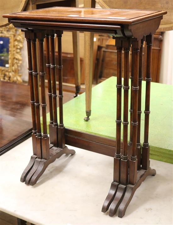 An Edwardian nest of three tables W.46cm